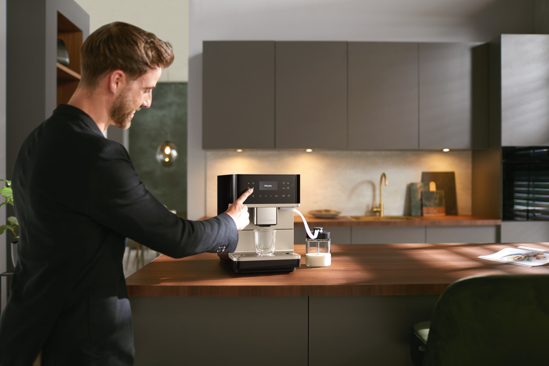 Miele CM6360 FS Auto Coffee Mch Black/Met - view 7